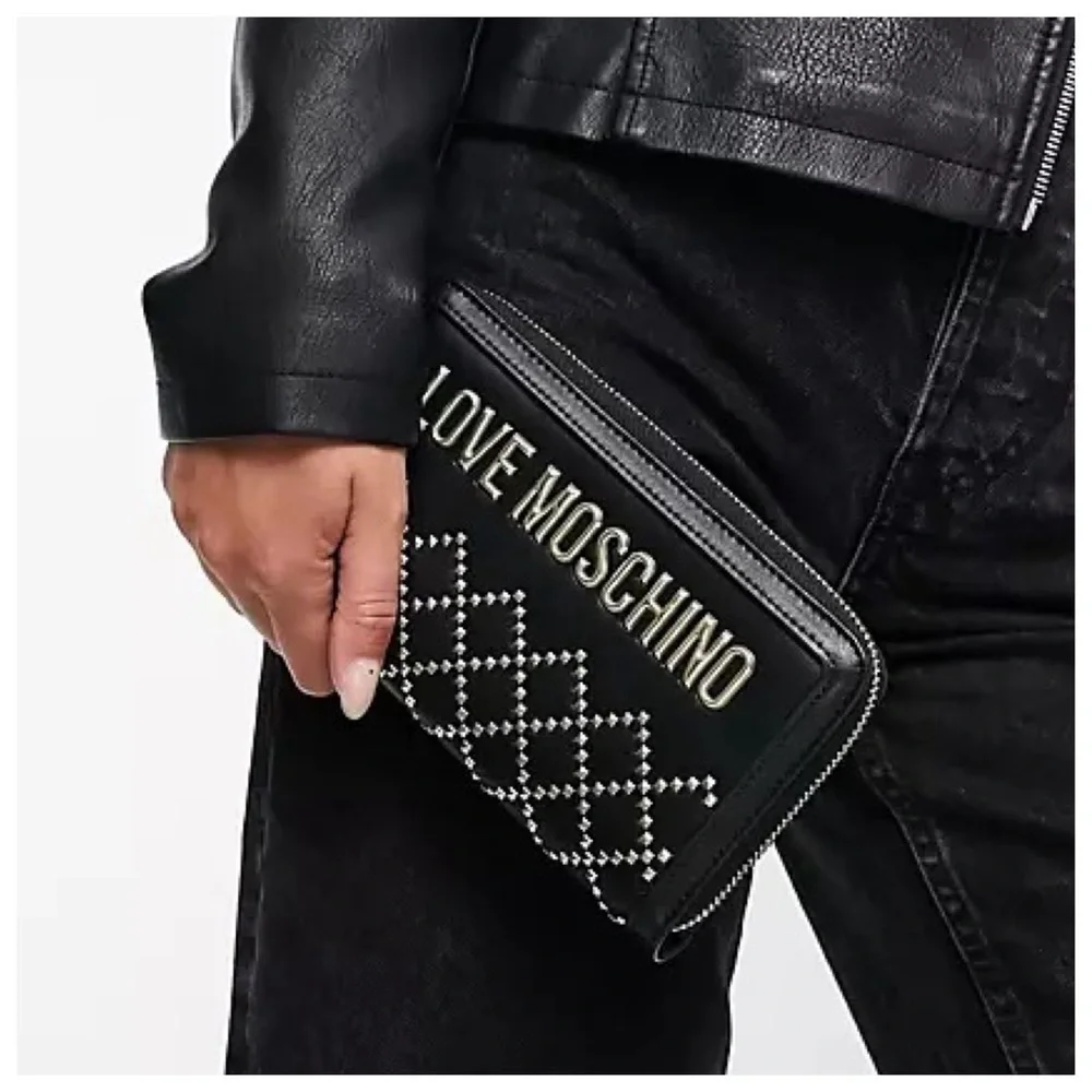 NWT Love Moschino Quilted and Studded Portafogli Pu Nero Wallet, Large - Picture 1 of 12